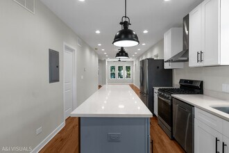 5841 N Medina Ave in Chicago, IL - Building Photo - Building Photo