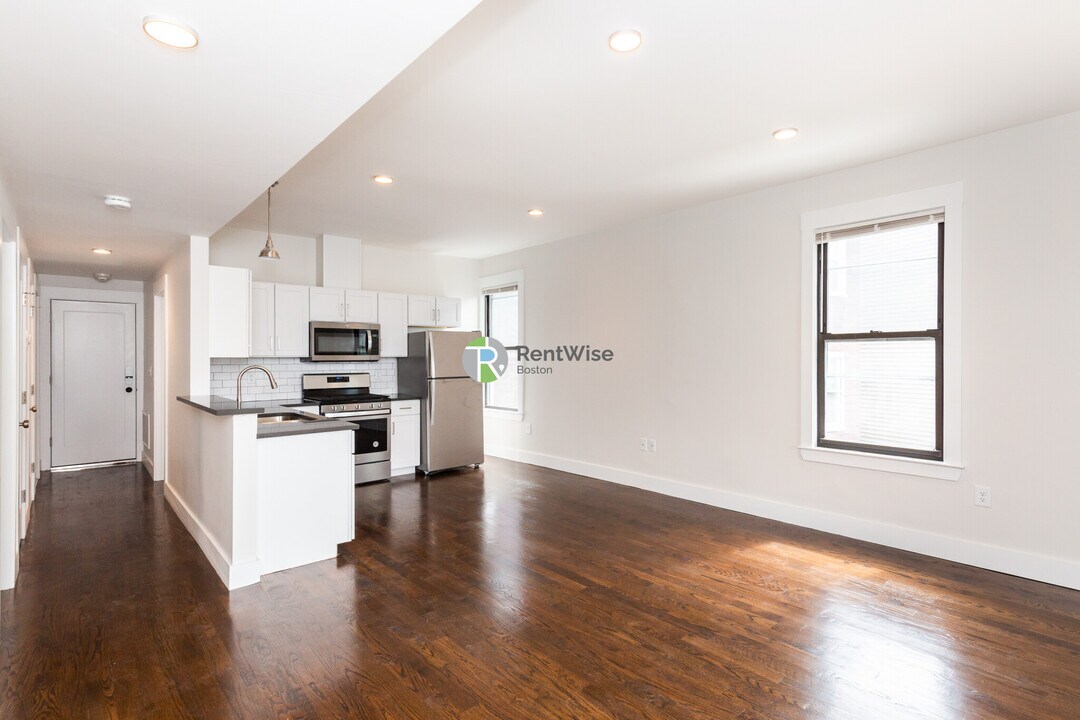 24 Clary St in Cambridge, MA - Building Photo