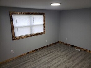 615 N Oak St in Hoisington, KS - Building Photo - Building Photo