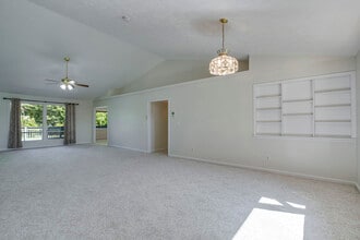 201 Seminole Cir in Loudon, TN - Building Photo - Building Photo