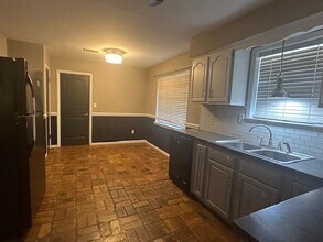 5512 White Pine Dr in Mobile, AL - Building Photo - Building Photo