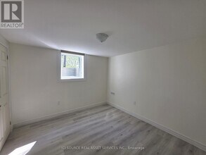 1324 Odessa Crescent in Oakville, ON - Building Photo - Building Photo