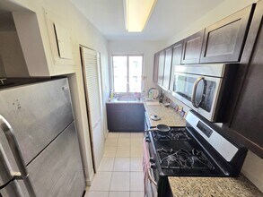 3821 Davis Pl NW in Washington, DC - Building Photo - Building Photo