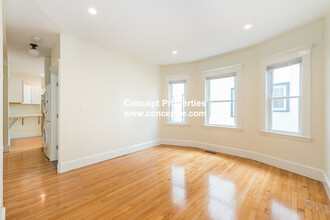 301 Alewife Brook Pkwy in Somerville, MA - Building Photo - Building Photo