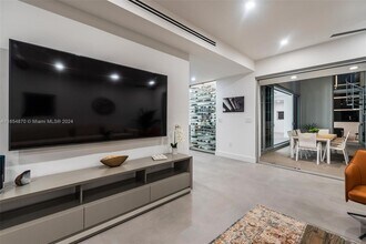 1785 Fairhaven Pl in Miami, FL - Building Photo - Building Photo