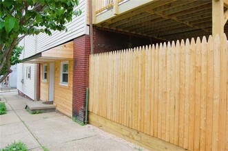 327 39th St in Pittsburgh, PA - Foto de edificio - Building Photo