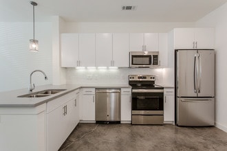 Bishop Flats - Modern, Urban, Affordable Luxury Apartments in Dallas, TX - Building Photo - Building Photo