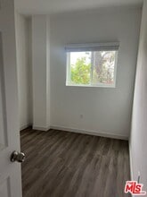 233 Park View N St, Unit 9 in Los Angeles, CA - Building Photo - Building Photo