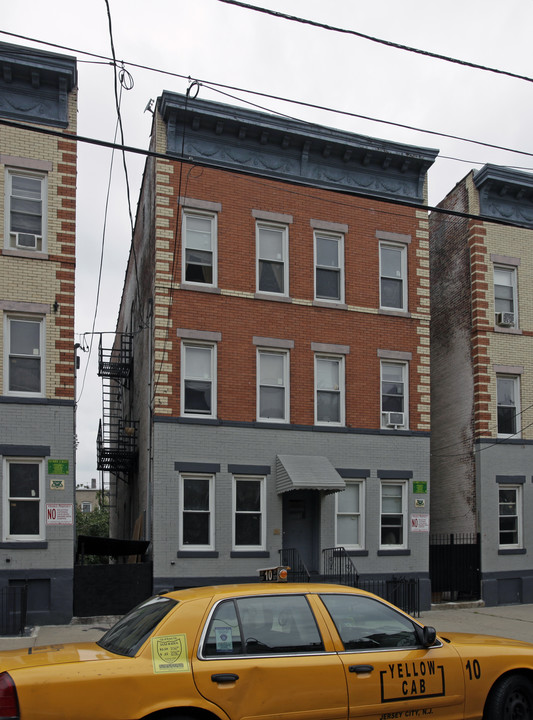 225 Van Horne St in Jersey City, NJ - Building Photo