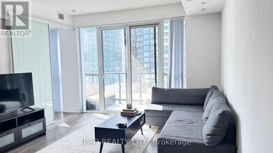 87-2687 Peter St in Toronto, ON - Building Photo - Building Photo