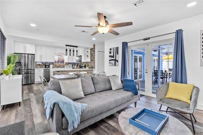 7831 Hope St in Hollywood, FL - Building Photo - Building Photo