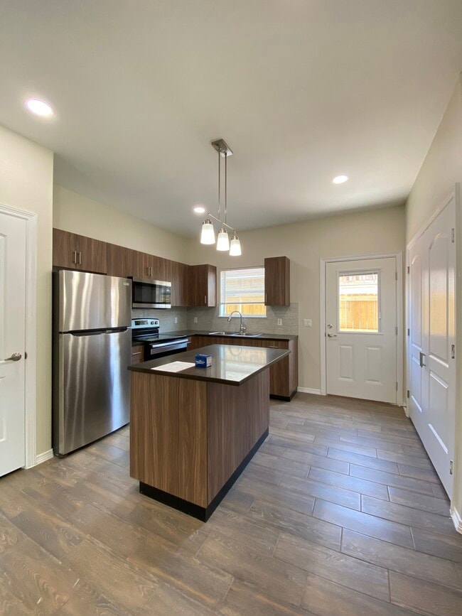 1806 W Broome St, Unit 2