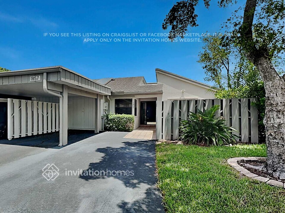 1857 Wildwood Trail in Deerfield Beach, FL - Foto de edificio