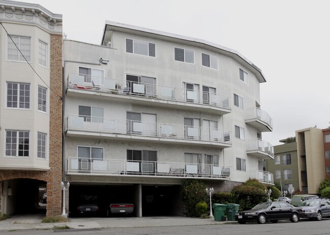 Melba Lake Apartments in Oakland, CA - Foto de edificio - Building Photo