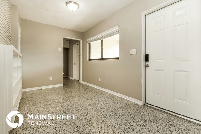 4036 Overlook Dr NE in St. Petersburg, FL - Building Photo - Building Photo