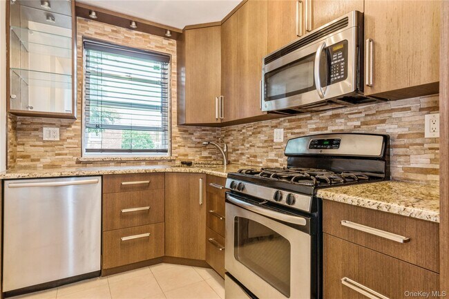 260-40-260-74 74th Ave in Queens, NY - Building Photo - Building Photo