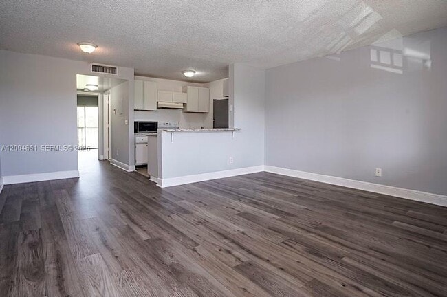 1727 Meadows Cir W, Unit 1727 in Boynton Beach, FL - Foto de edificio - Building Photo