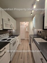 1006 Westbrooke Way in Hopkins, MN - Building Photo - Building Photo