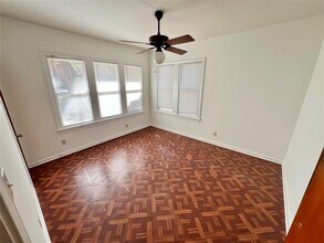 302 Park Ln in Austin, TX - Building Photo - Building Photo