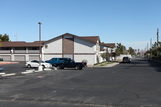 Azure Crest Townhomes in Las Vegas, NV - Building Photo - Building Photo