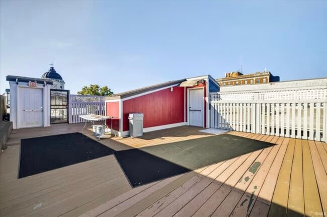 110 1/2 E 6th St, Unit 1 in Bloomington, IN - Building Photo - Building Photo