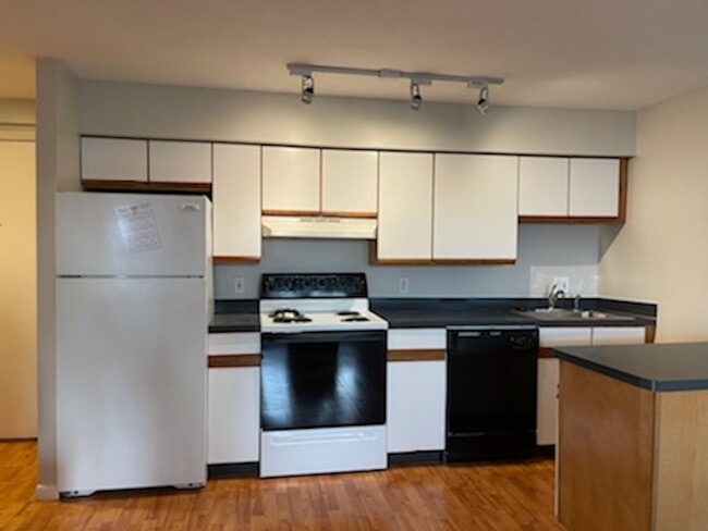 10 Roberts St, Unit 21 in Somerville, MA - Building Photo - Building Photo