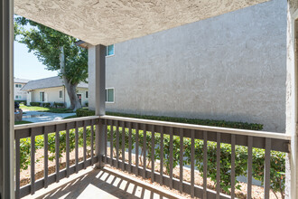 Montecito Apartments in Lancaster, CA - Foto de edificio - Building Photo