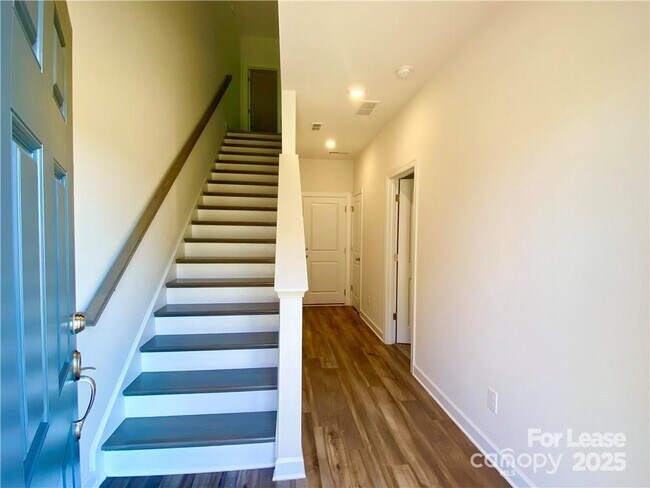 2511 Arbor Loop Dr in Charlotte, NC - Building Photo - Building Photo
