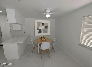 22949 Sycamore Creek Dr in Santa Clarita, CA - Building Photo - Building Photo