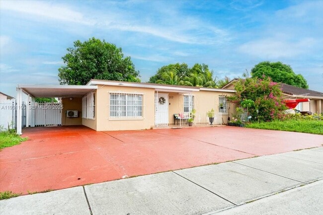 317 W 36th St in Hialeah, FL - Building Photo - Building Photo