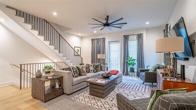 694 W Main St in Arlington, TX - Building Photo - Building Photo