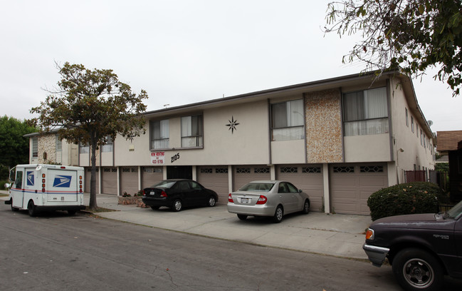 2105 E Florida St in Long Beach, CA - Building Photo - Building Photo