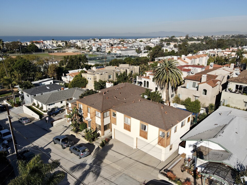 635 8th Pl in Hermosa Beach, CA - Building Photo