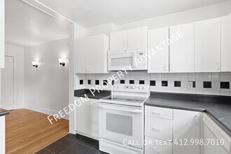 755 Shady Dr E in Pittsburgh, PA - Building Photo - Building Photo