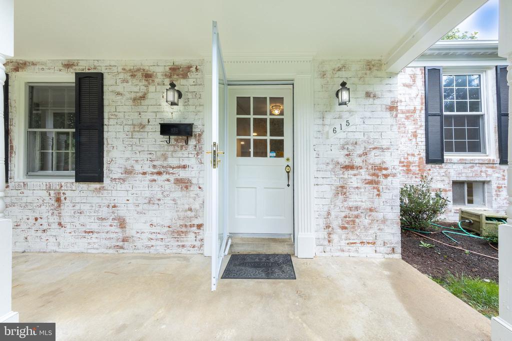 615 Smallwood Rd in Rockville, MD - Building Photo
