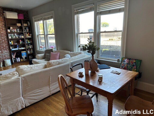 605 Dorchester Ave, Unit 2 in Boston, MA - Building Photo - Building Photo