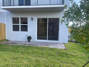 116 NE 13th St in Homestead, FL - Building Photo - Building Photo