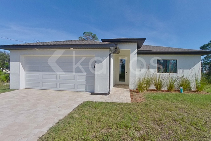 1045 Edgerton Ave in Lehigh Acres, FL - Foto de edificio