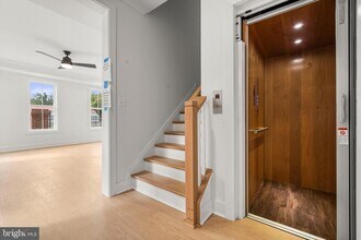 10631 Pocket Pl in Fairfax, VA - Foto de edificio - Building Photo