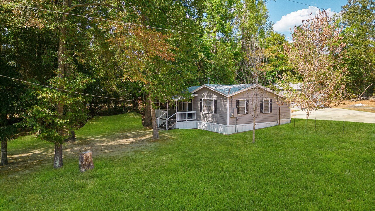 15157 McRae Lake in Conroe, TX - Building Photo