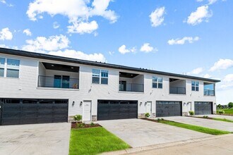 160 Sweetwater Ln in North Liberty, IA - Building Photo - Building Photo