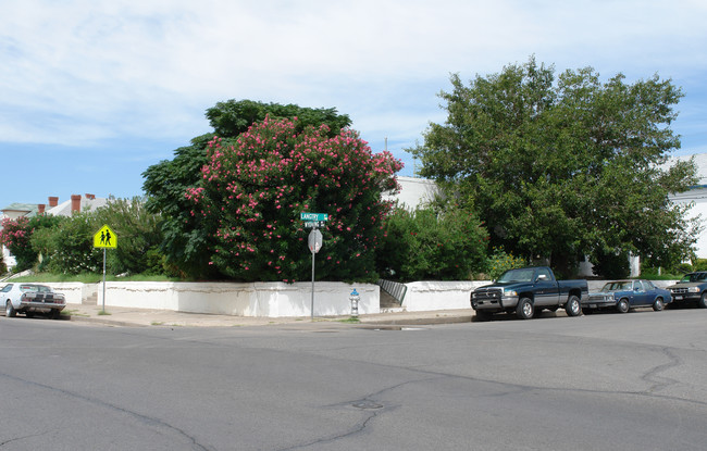 1427 Wyoming Ave in El Paso, TX - Building Photo - Building Photo