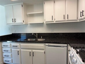 284 Monte Vista Ave in Costa Mesa, CA - Building Photo - Building Photo