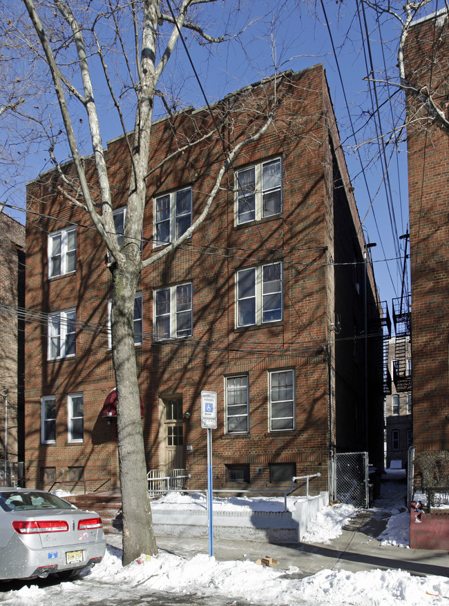 236 Lexington Ave in Jersey City, NJ - Foto de edificio - Building Photo
