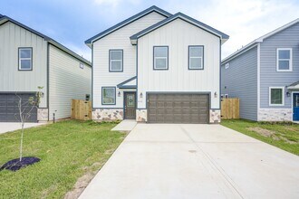 410 N 4th St in Beasley, TX - Building Photo - Building Photo