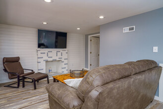 5571 N Chagrin Dr in Mentor On The Lake, OH - Foto de edificio - Building Photo
