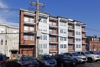 70 Bremen St in East Boston, MA - Foto de edificio - Building Photo