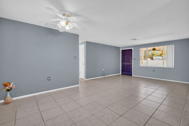 1415 Yale Dr in Holiday, FL - Foto de edificio - Building Photo