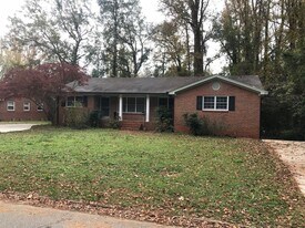 180 Riverdale Dr in Athens, GA - Building Photo