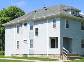 810 University Ave SE in Minneapolis, MN - Building Photo